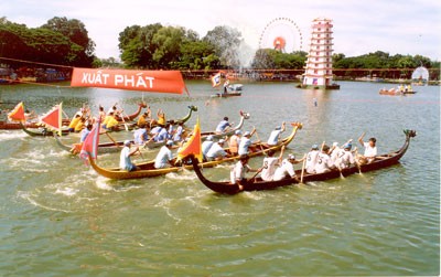 A commemorative boat race at Dam Sen Cultural Park on April 19-20 (Photo: SGGP) A commemorative boat race at Dam Sen Cultural Park on April 19-20 (Photo: SGGP)